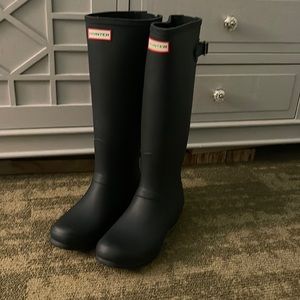 Tall hunter boots and inserts